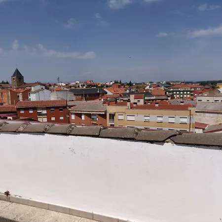 Remarkable 3-Bed Apartment S In La Baneza 度假居 *